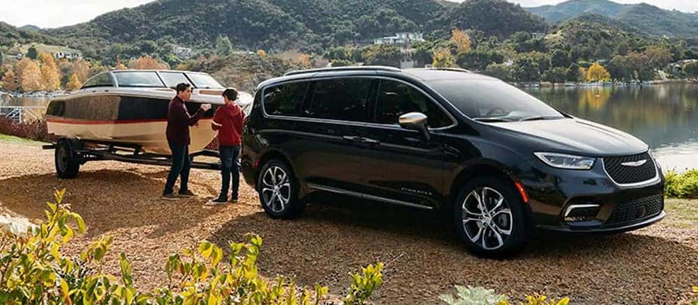2022 Chrysler Pacifica Hybrid Towing a boat by a lake