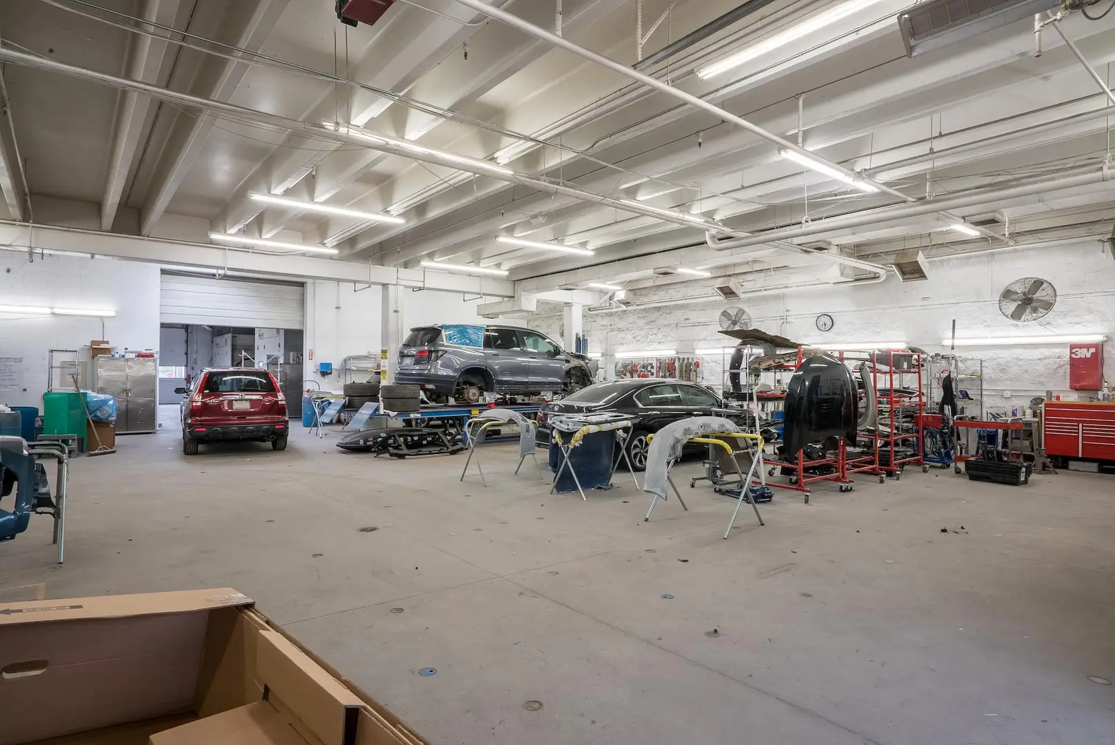 Professional Car Collision Dent Repair and Detailing Services - DSC04468 HDR