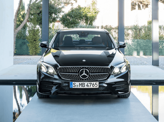 Mercedes is giving its respectable d482b9ffaf7c14bbe54e1b8adf7e4c2d