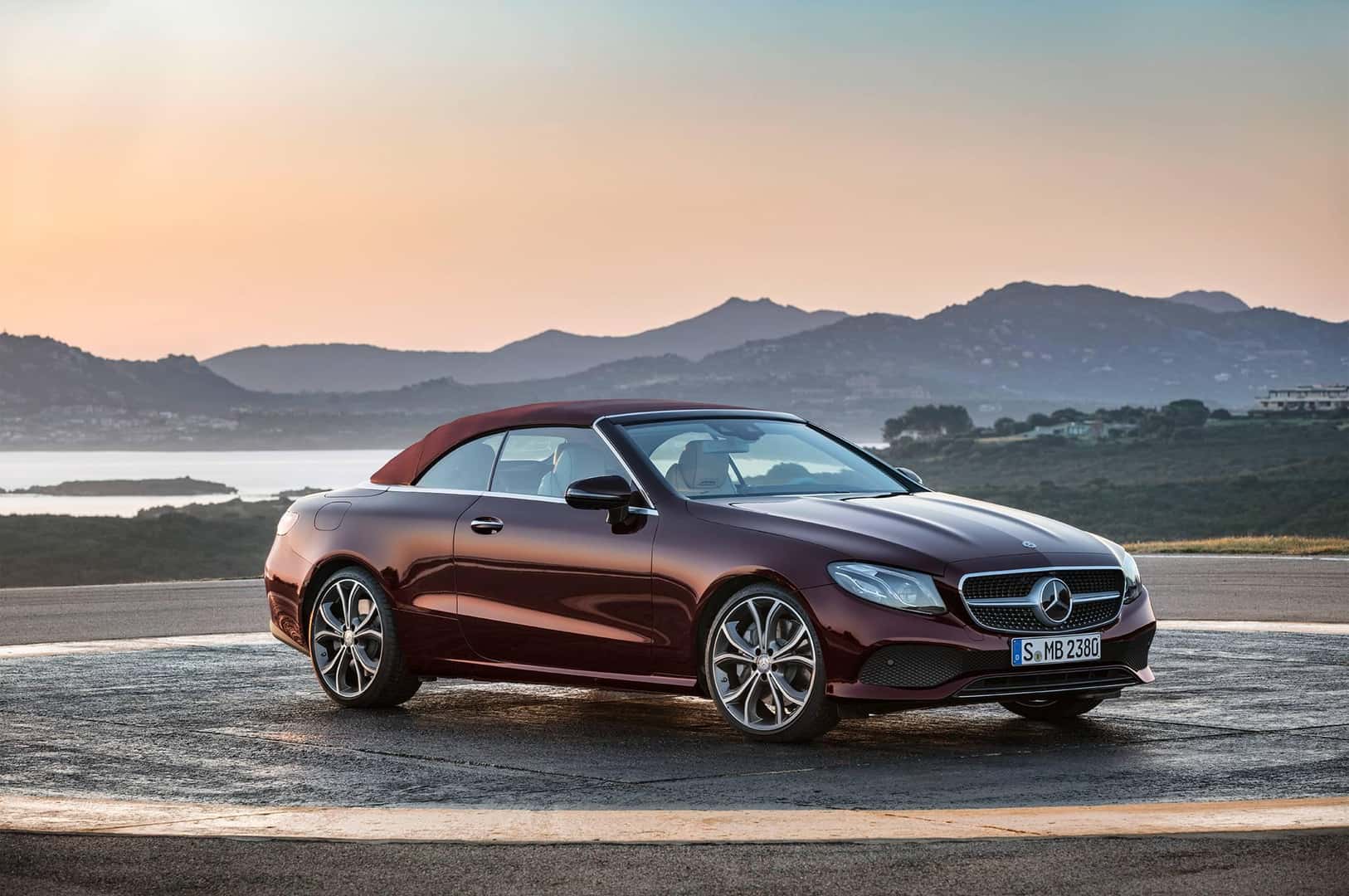 2018 Mercedes Benz E Class Cabriolet front three quarter 10