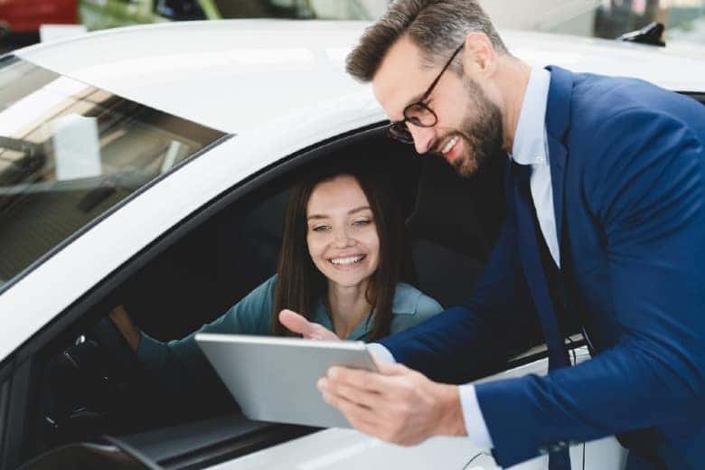 salesman-helping-customer780x520