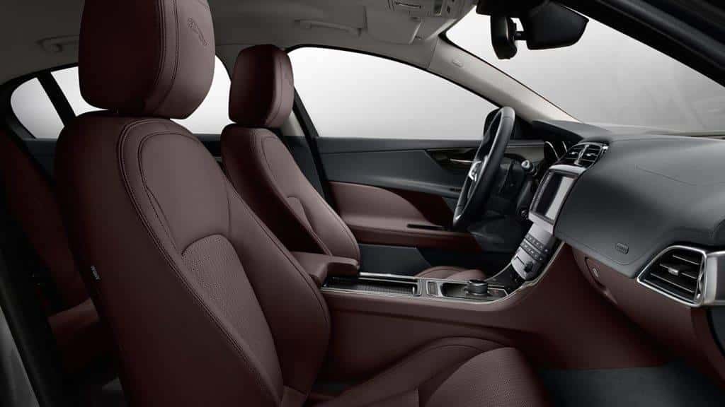 2018 Jaguar XE front interior