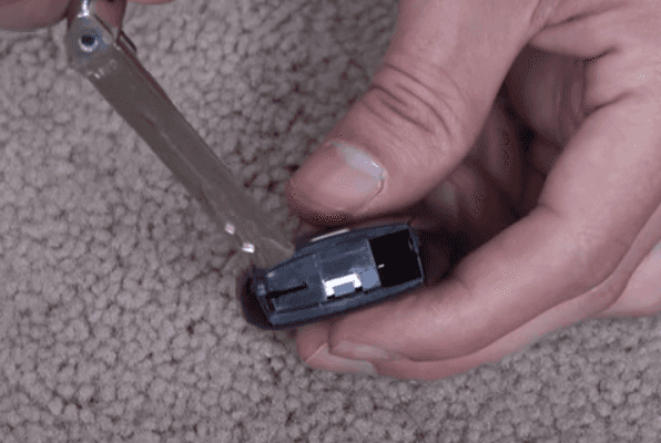 Replacing battery in key fob