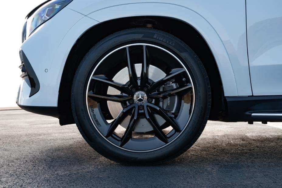 2027 Mercedes-Benz GLE wheel and suspension detail