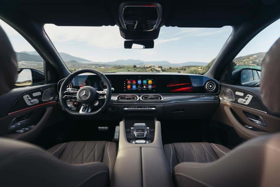 Mercedes-AMG GLE 53 HYBRID interior cockpit and AMG steering wheel