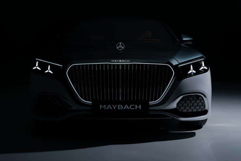 2027 Mercedes-Maybach S-Class front grille with illuminated surround and Maybach script