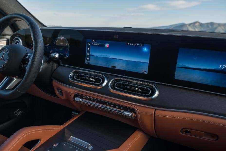 2027 Mercedes-Benz GLE MBUX Superscreen interior display