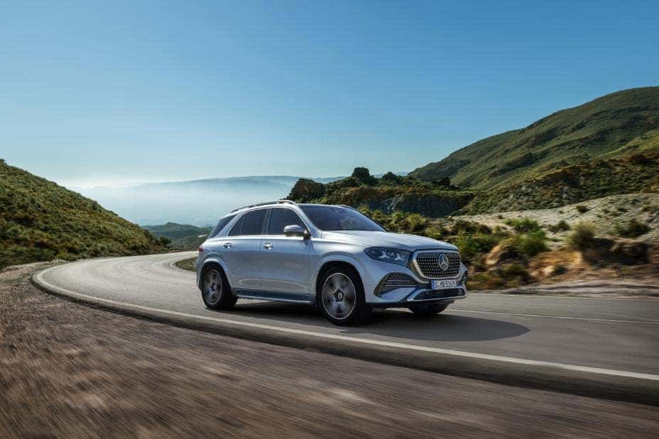 2027 Mercedes-Benz GLE driving with advanced suspension and 4MATIC® capability