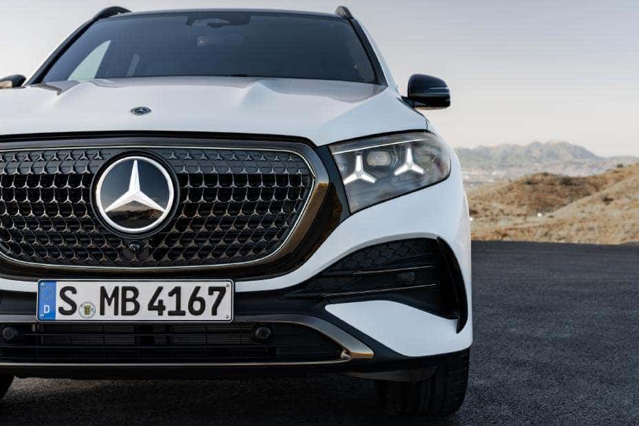 2027 Mercedes-Benz GLE illuminated grille and twin-star headlamp design