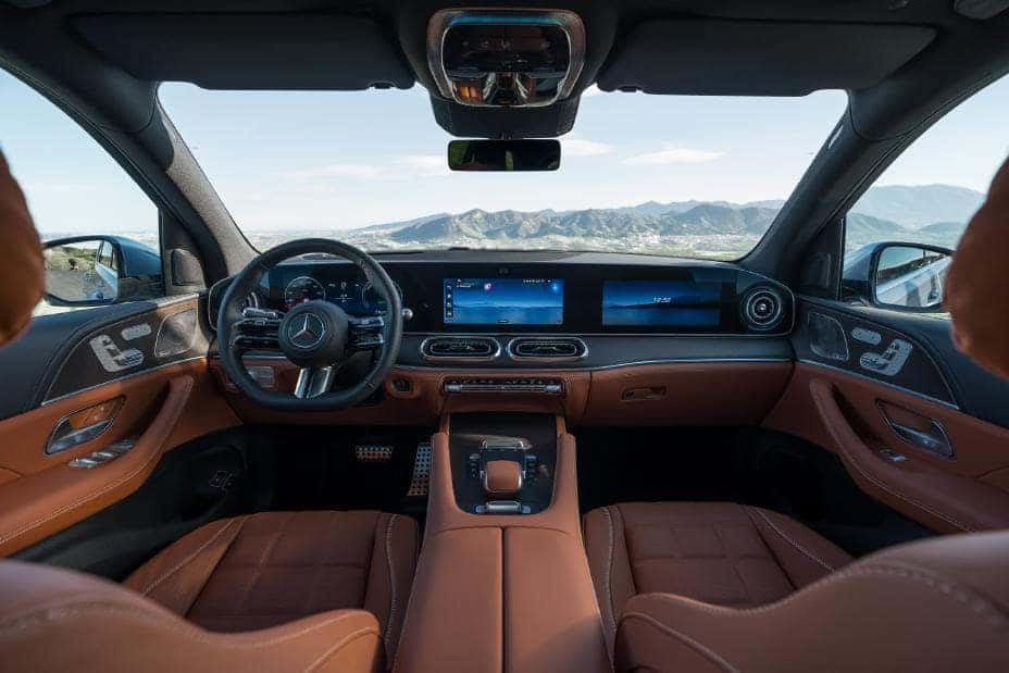 2027 Mercedes-Benz GLE luxury interior with advanced digital cockpit