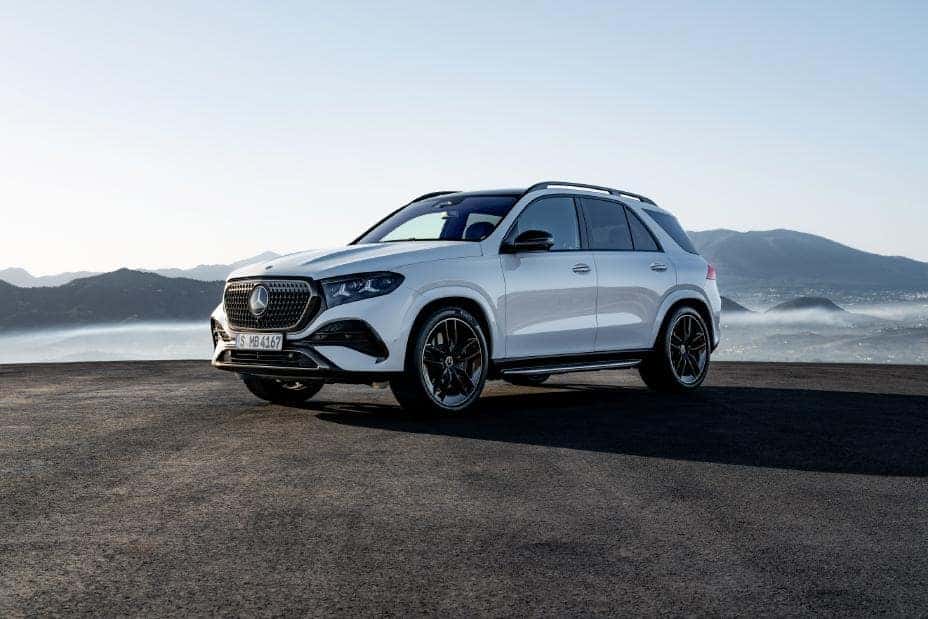 2027 Mercedes-Benz GLE performance driving on a coastal road