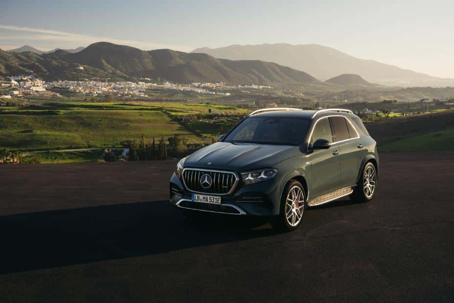 Mercedes-AMG GLE 53 HYBRID performance driving image