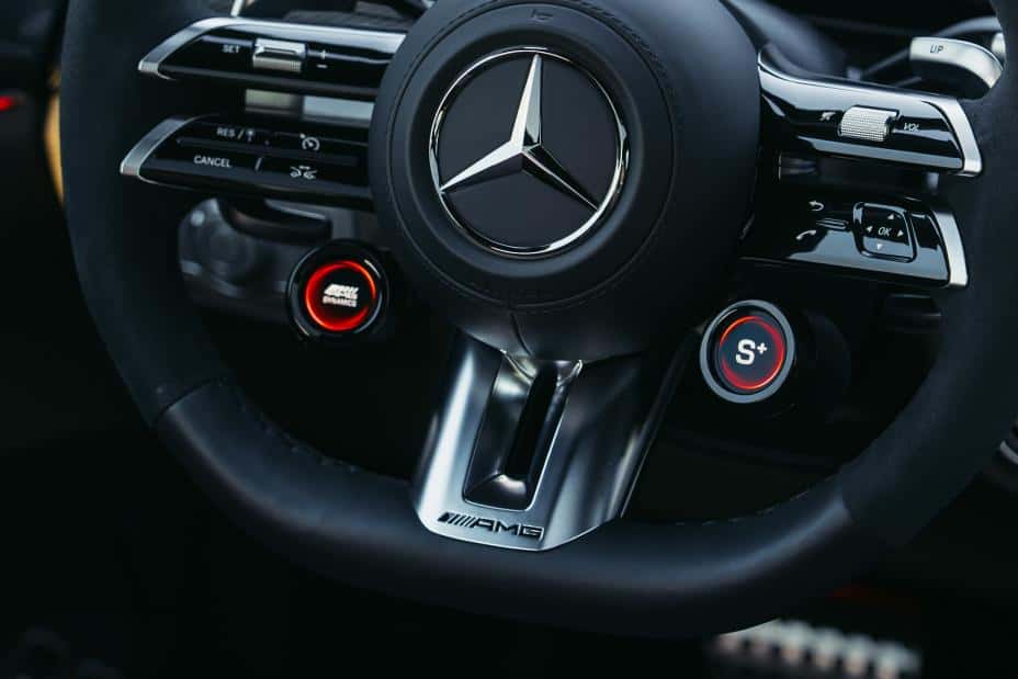 Mercedes-AMG GLE 53 HYBRID wheel and suspension detail