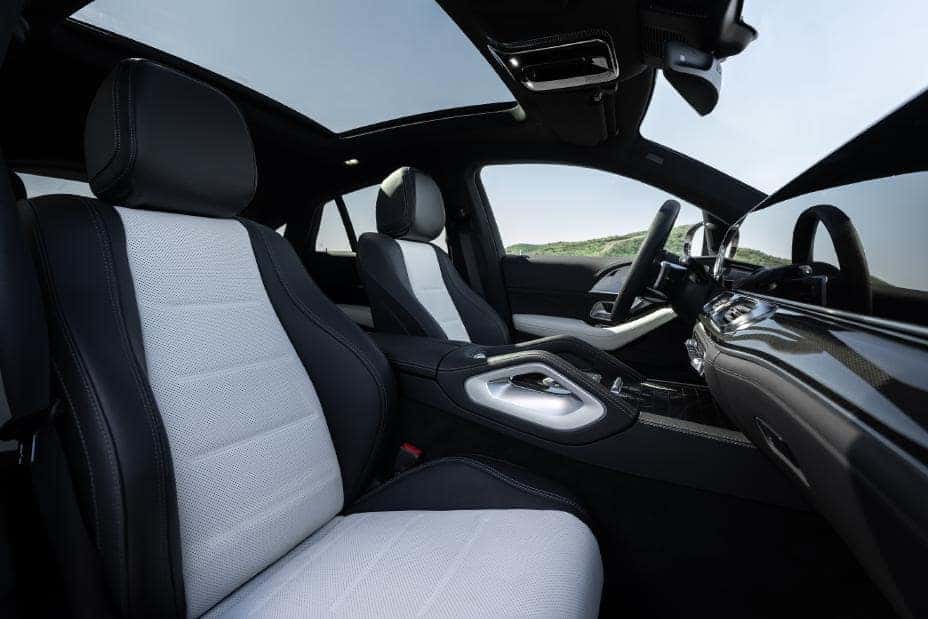 Interior design and panoramic roof in the Mercedes-Benz GLE Coupe