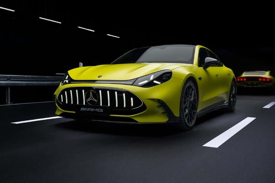 2027-Mercedes-AMG-GT-4-Door-Coupe-Font-Parked.