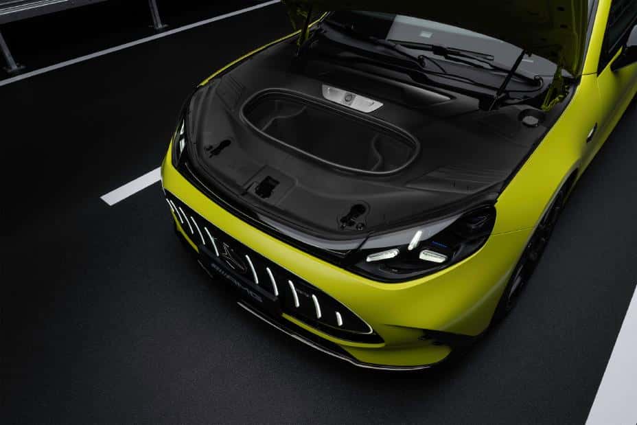 2027-Mercedes-AMG-GT-4-Door-Coupe-Parked-Frunk