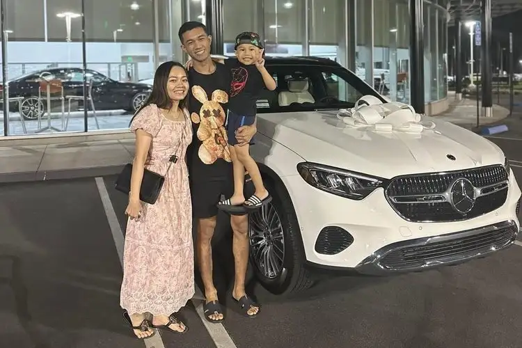 Happy family who just purchased white GLC