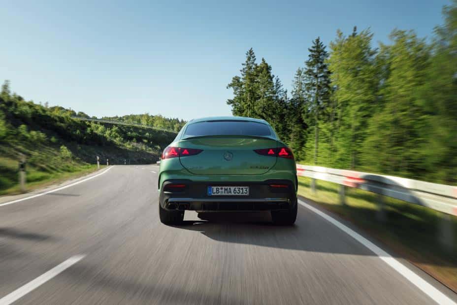 2027 Mercedes-AMG GLE 63 S rear diffuser and twin tailpipes