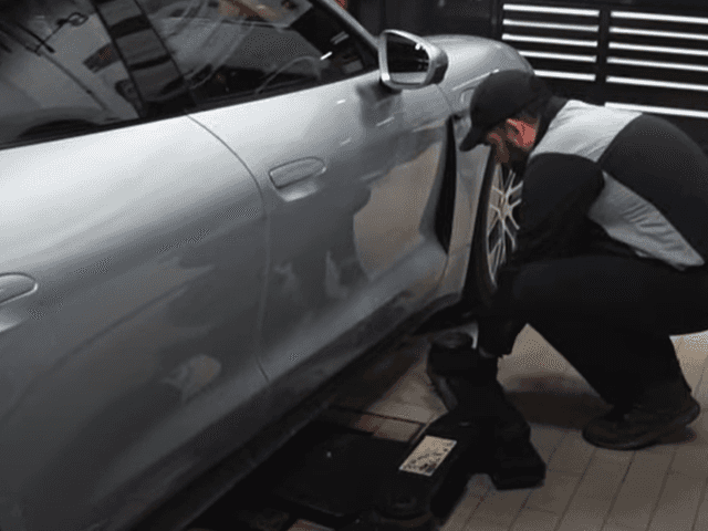 Porsche Saturday Service - man checking paint