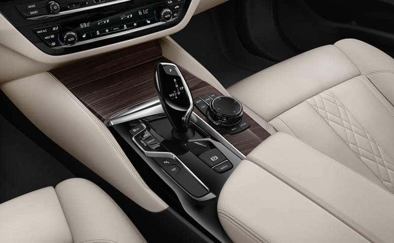 Explore The 2019 Bmw 5 Series Interior In Westbury Rallye Bmw