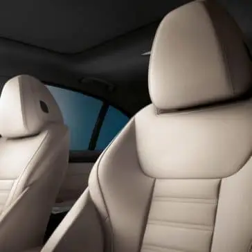 2019-BMW-3-Series-front-seats