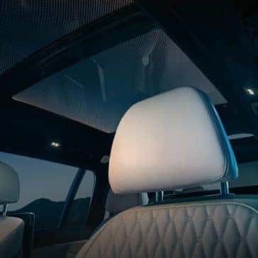2019-BMW-X7-panoramic-sky-lounge