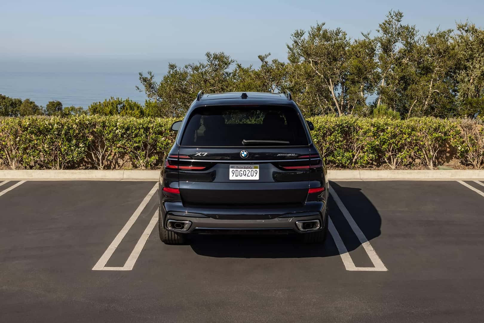 2026 bmw x7 rear view