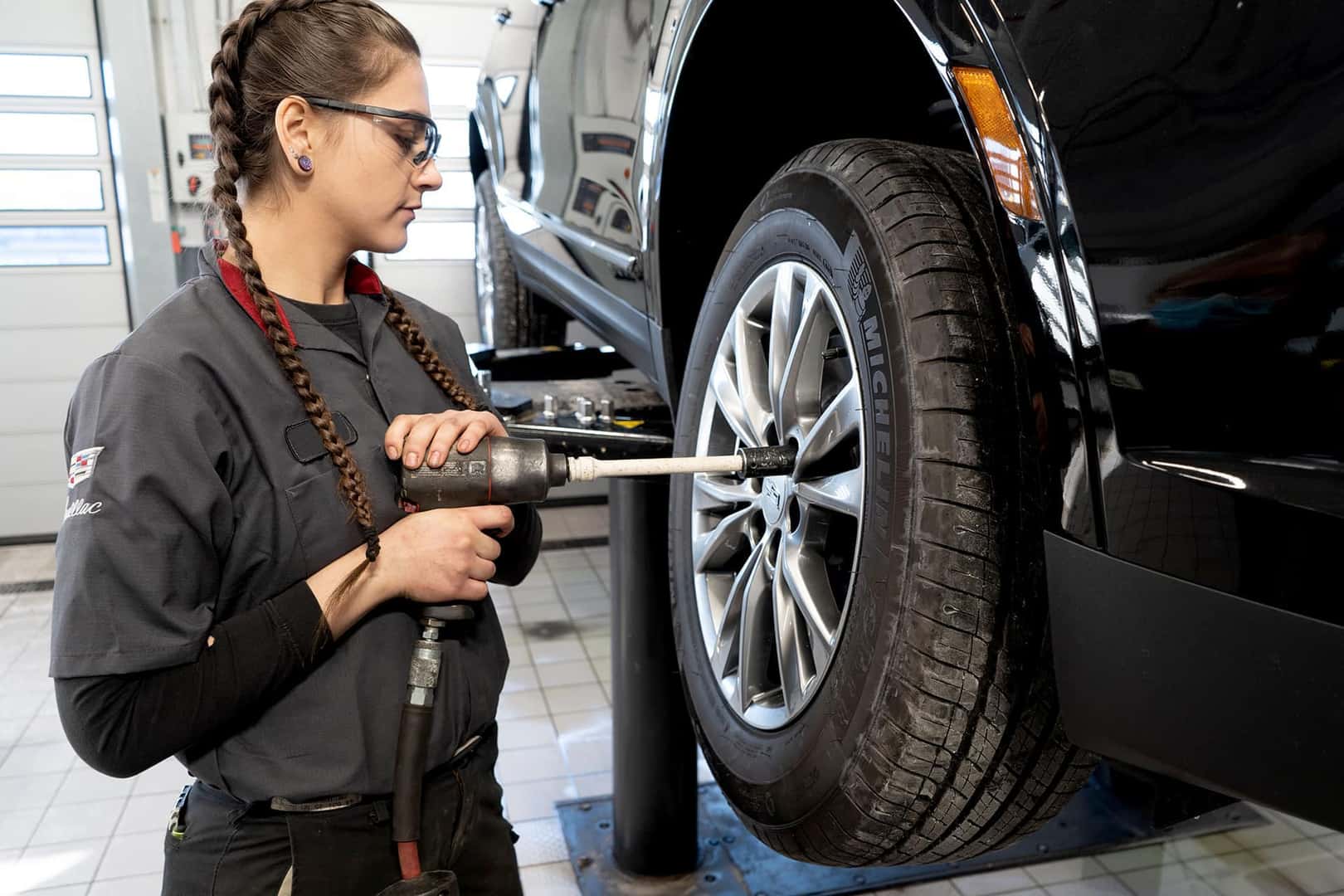 Cadillac Technician tightening lugnuts