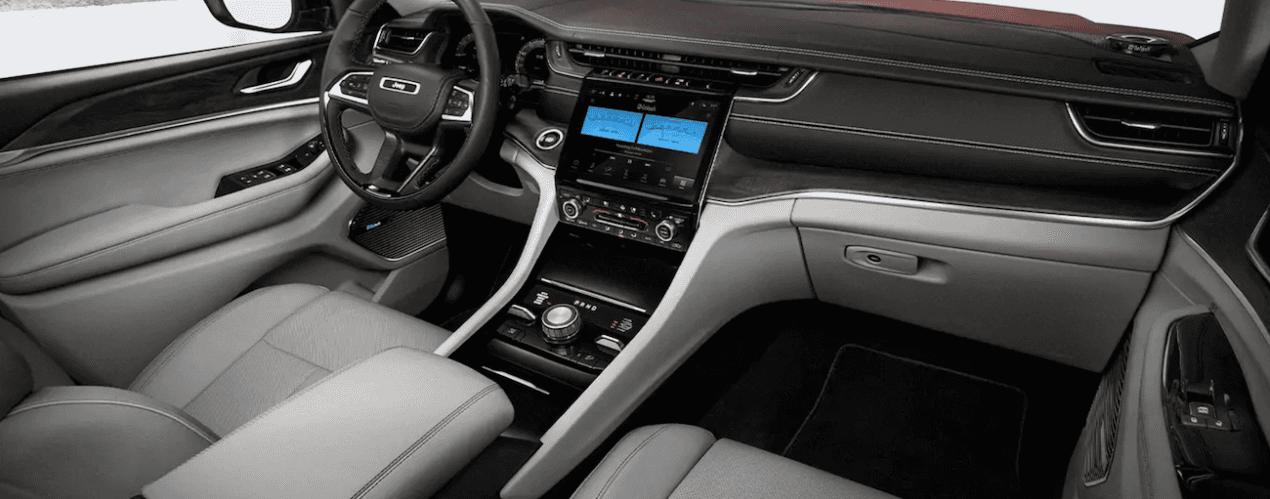 The black and white interior in a 2021 Jeep Grand Cherokee L is shown.