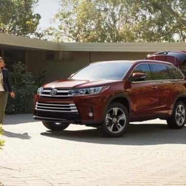 2017 Toyota Highlander Limited Ooh La La Rouge Mica with available Platinum Package