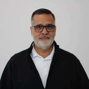 Bryan Barcon <br><strong style="color:red">Se habla Espanol!</strong>